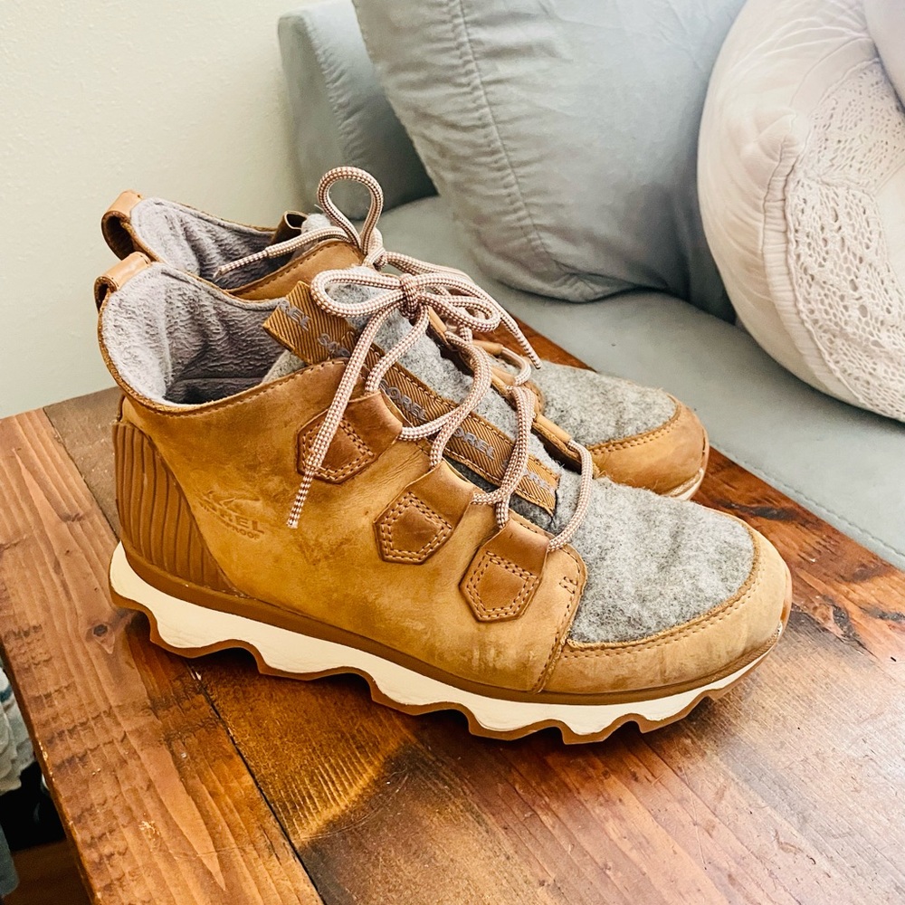 Sorel Kinetic Caribou, best for women’s size 8-8.5